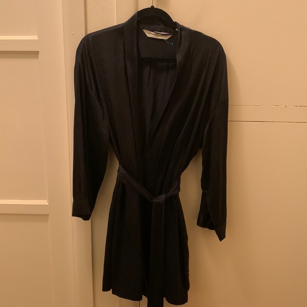 Victoria’s Secret 100% silk black bathrobe robe with pockets attached belt ? Vtg